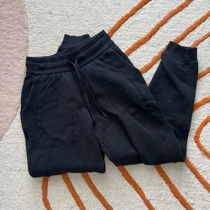 Lululemon black scuba joggers sweatpants size 2
